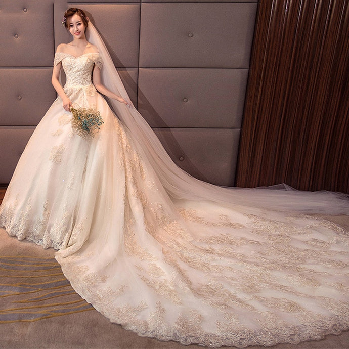Tremble the same type of bride in 2019, a word shoulder wedding dress is thin, simple and long tail Hepburn Star Spring